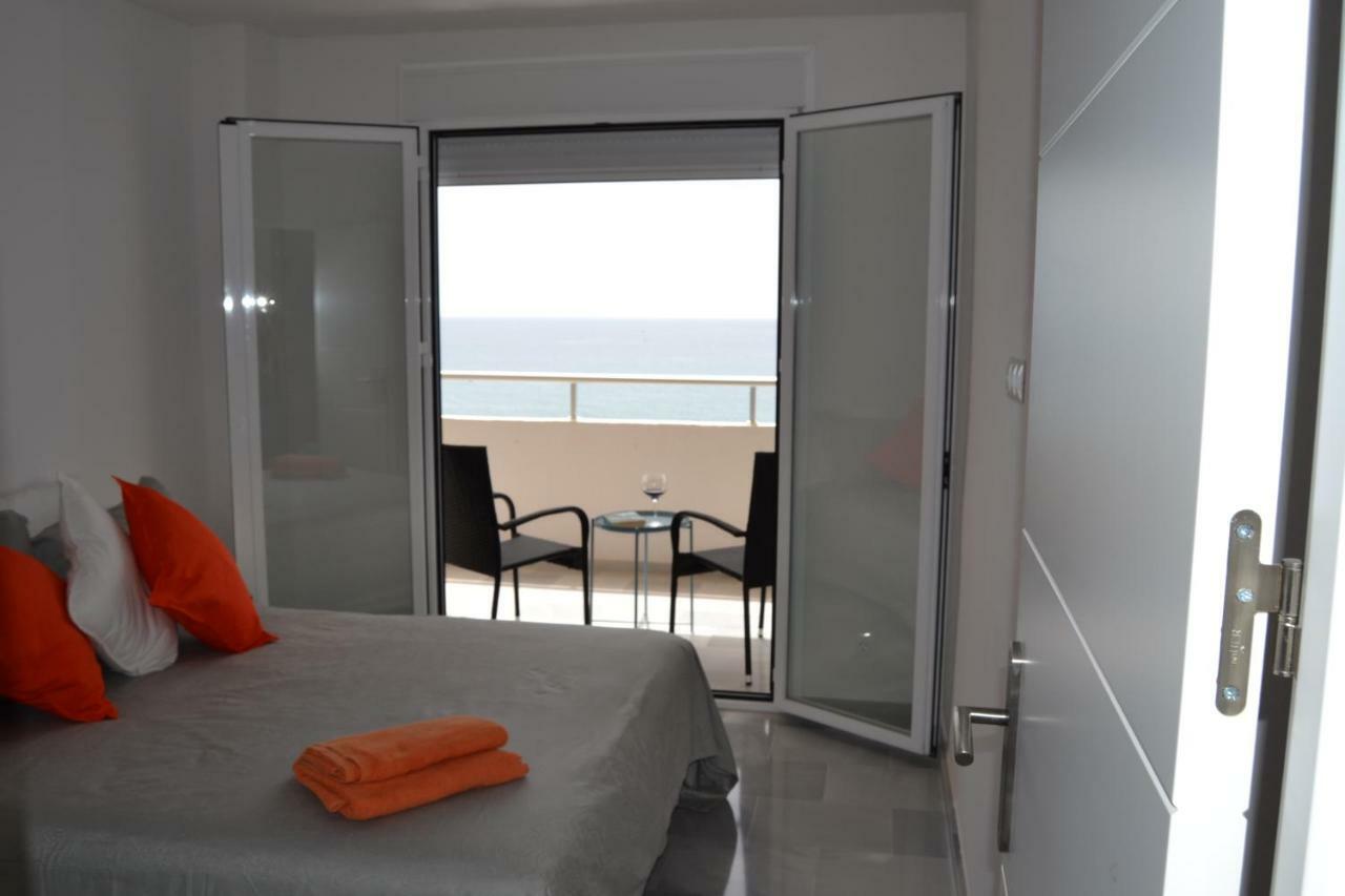 Beach Front Penthouse - ฟูเอนฮิโรลา ภายนอก รูปภาพ